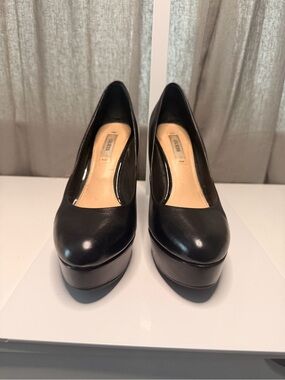Guess Black Leather Platform Pumps